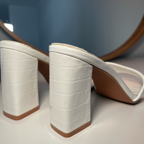 White textured block heels - Picture 2 of 5